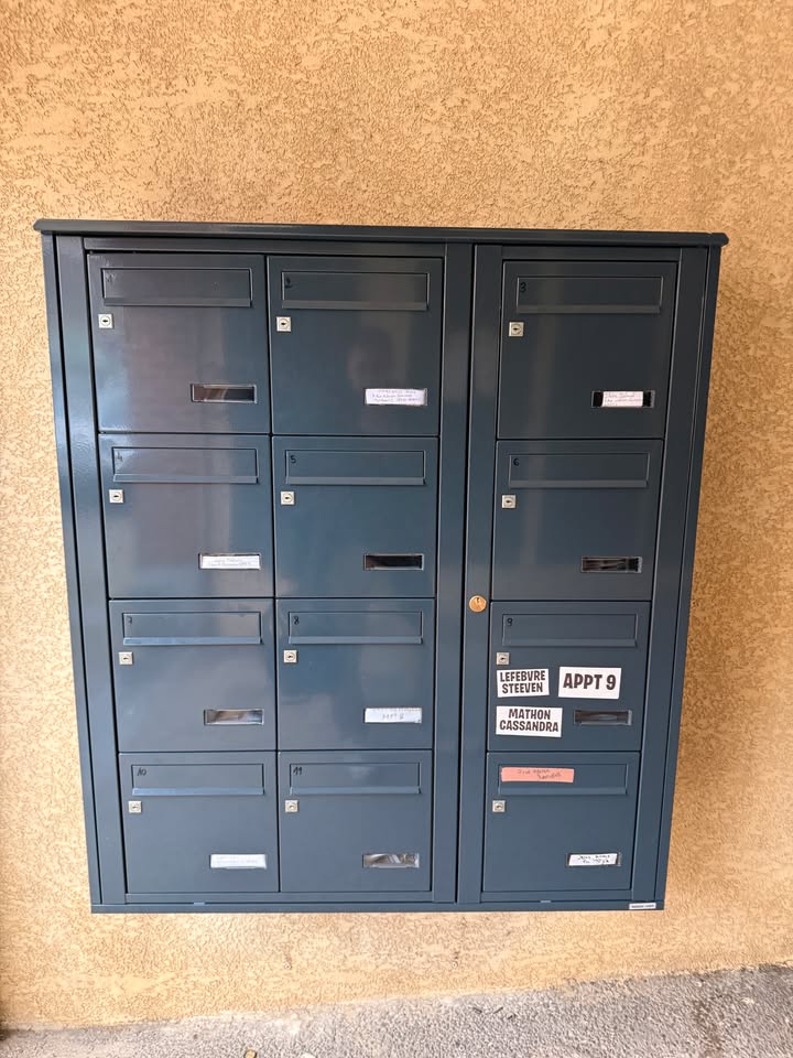 Remplacement complet d'un ensemble de boîtes aux lettres